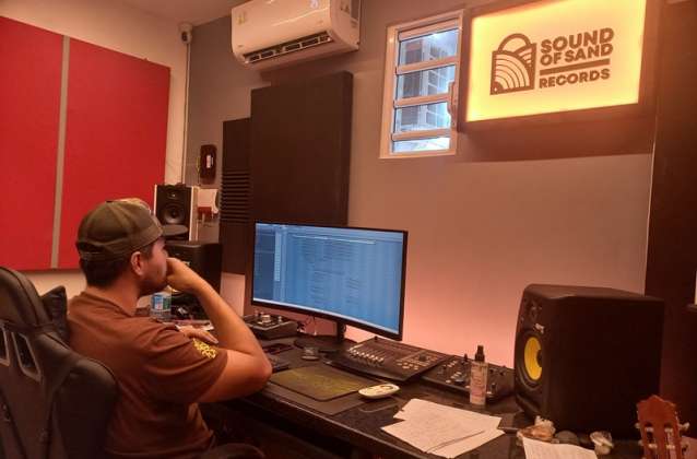 Dans les studios de Sound of Sand 